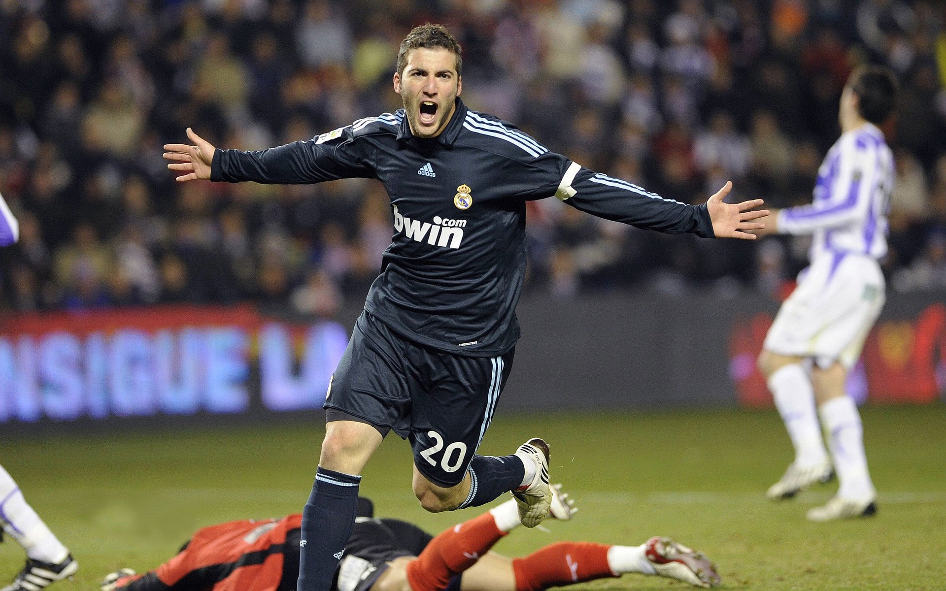 TheShy爆冷击败FPX，回归赛场引爆全场！